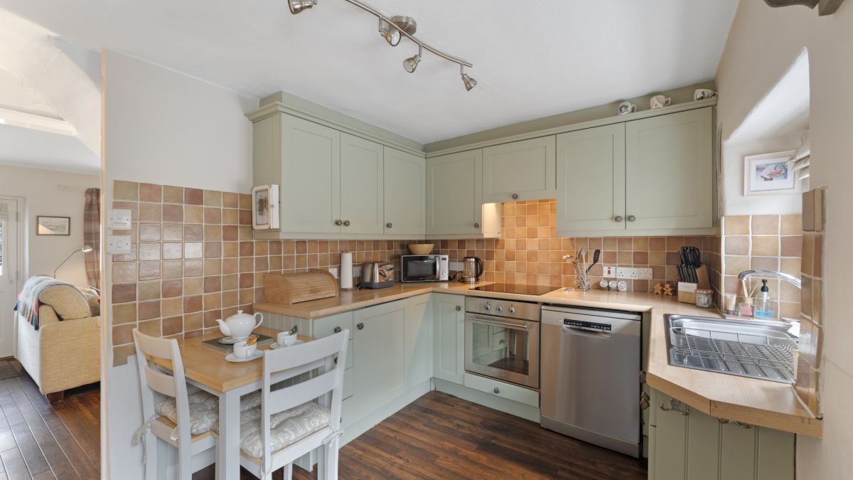 Gingerbread Cottage, listing photograph 10