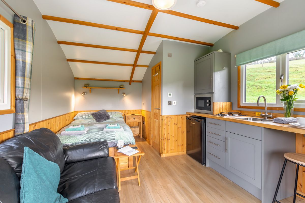 The Great Elm - Shepherds Hut, listing photograph 5