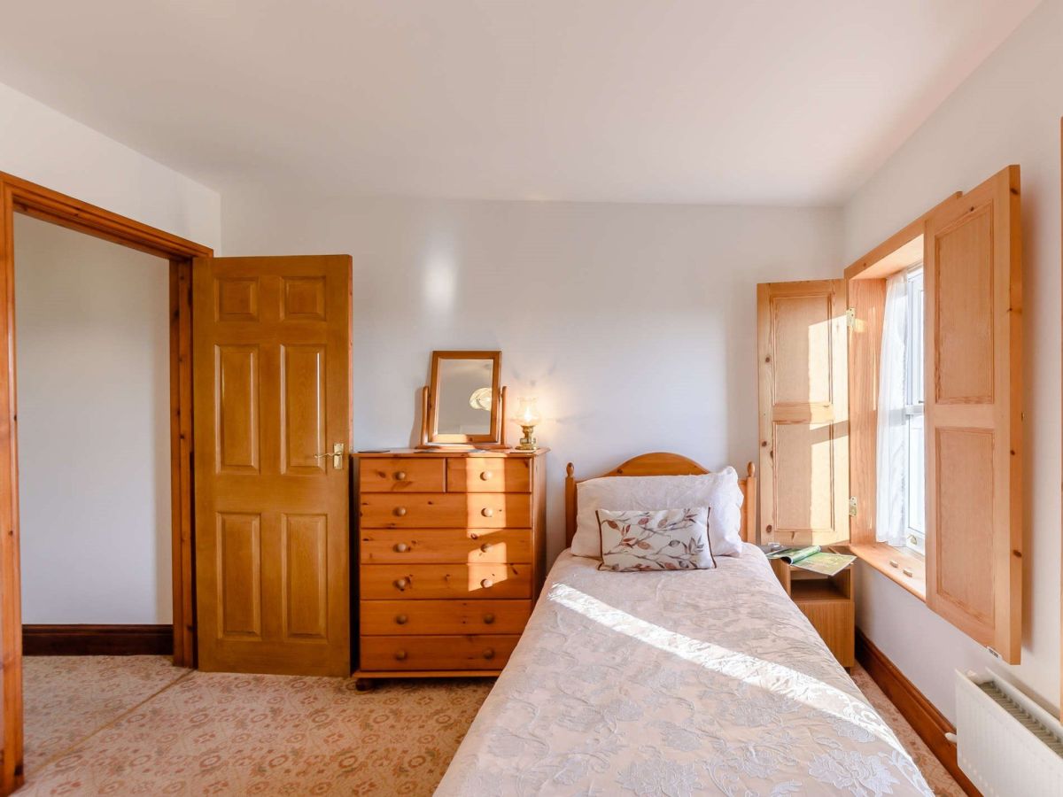 Farm Hands Cottage, listing photograph 10