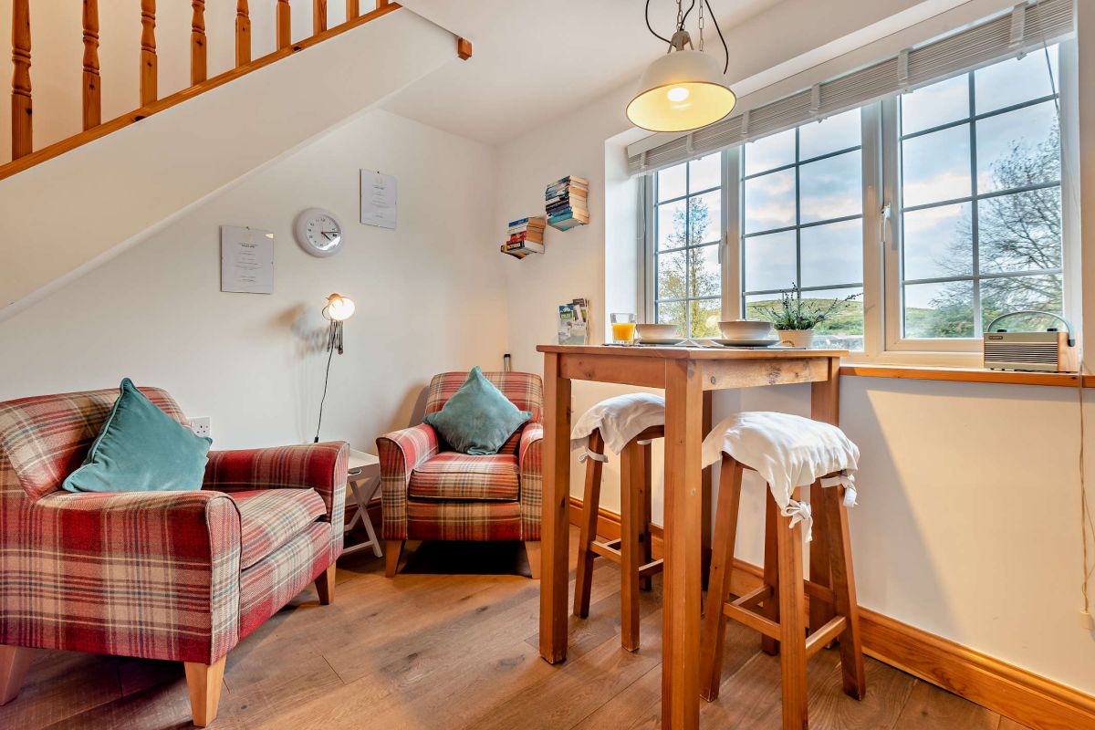Riverbank Cottage, listing photograph 2