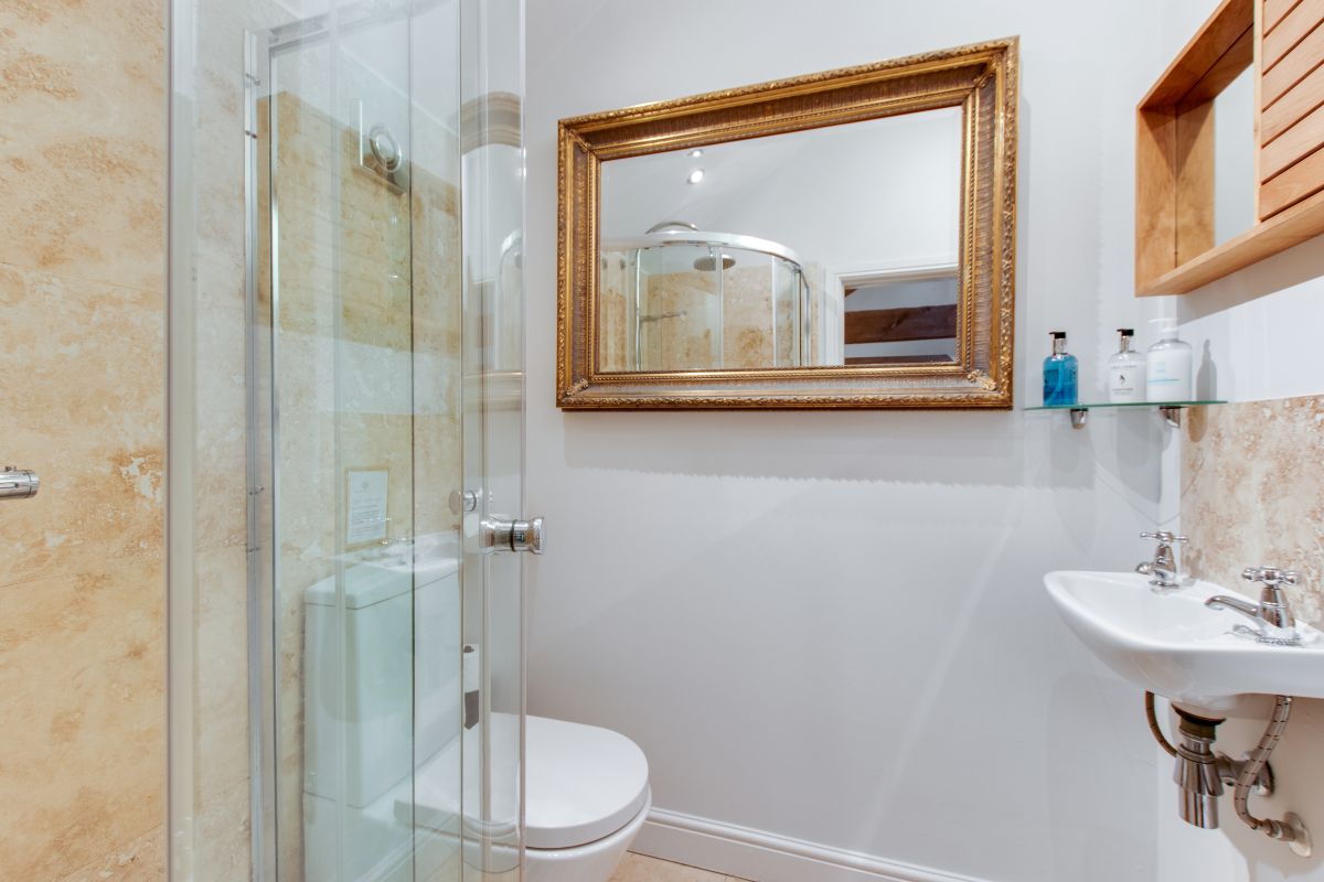 Brosterfield Suite, listing photograph 12