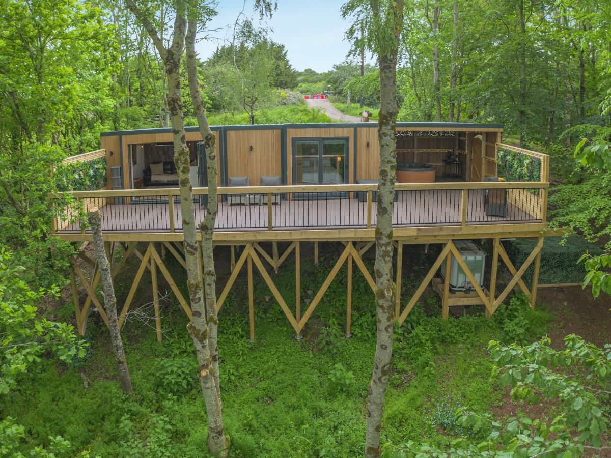 The Bird House, listing photograph 6