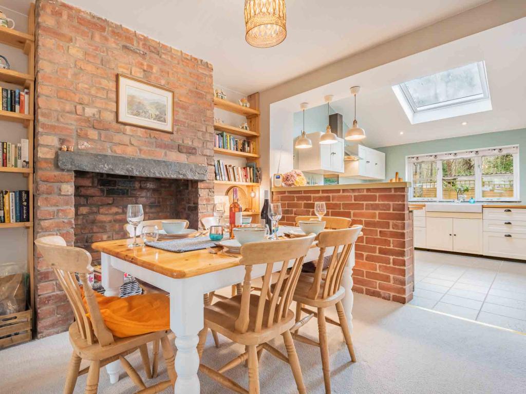 Walnut Cottage - Ulverston, listing photograph 2