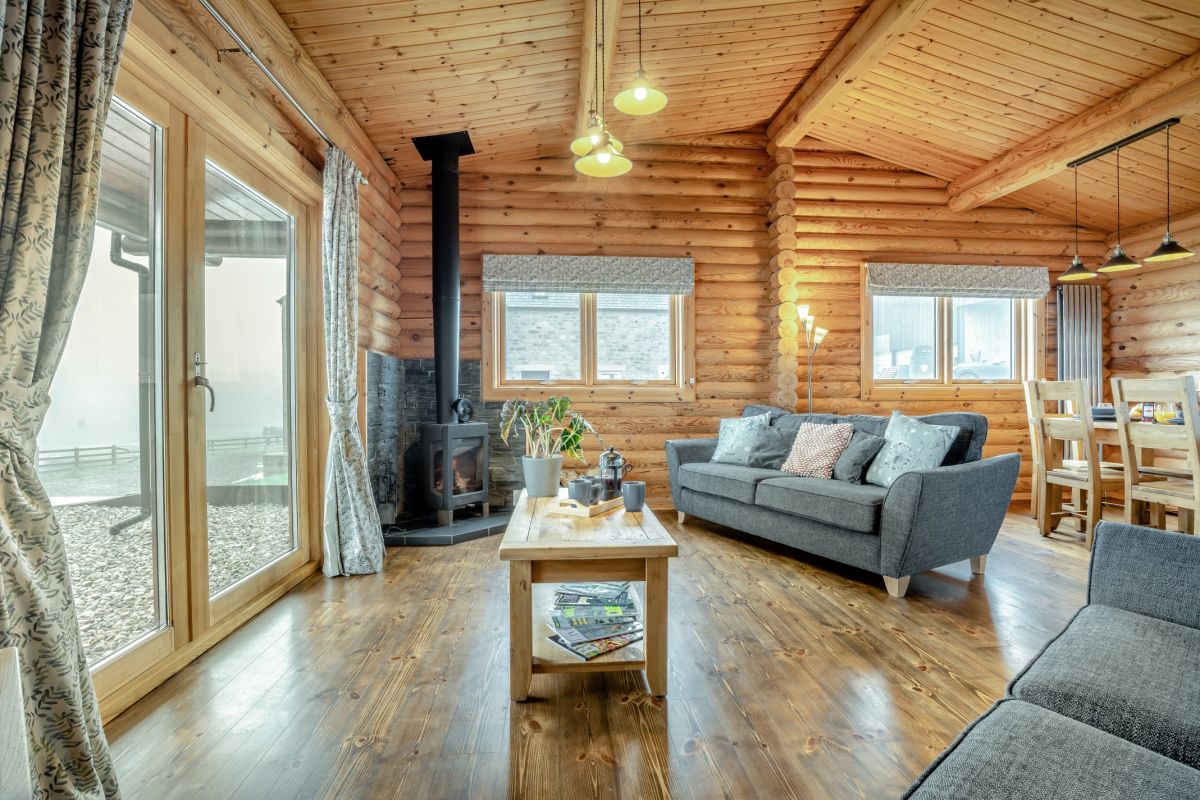 Stoneygate Cabin, listing photograph 4