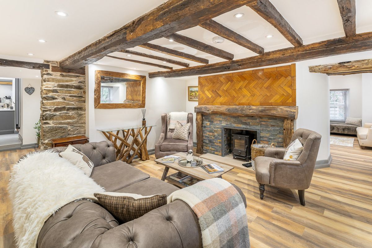 Low House, listing photograph 5
