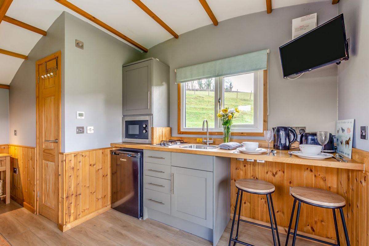 The Great Elm - Shepherds Hut, listing photograph 9