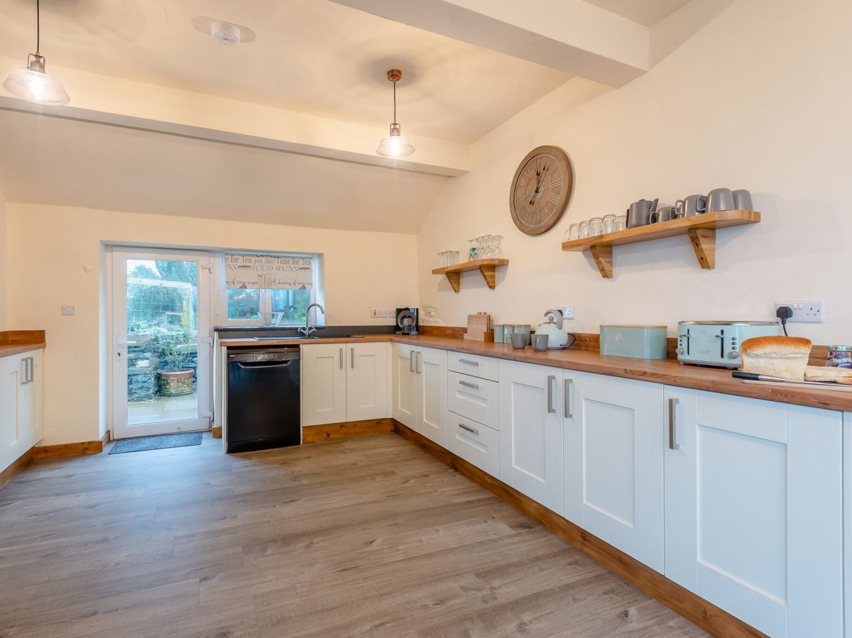 Custard Cottage, listing photograph 4