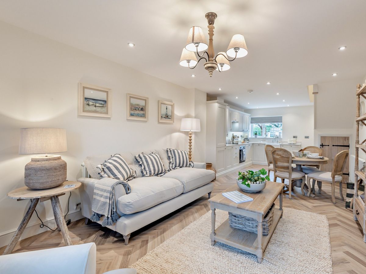 White Rose Cottage - Sunnyslack, listing photograph 3