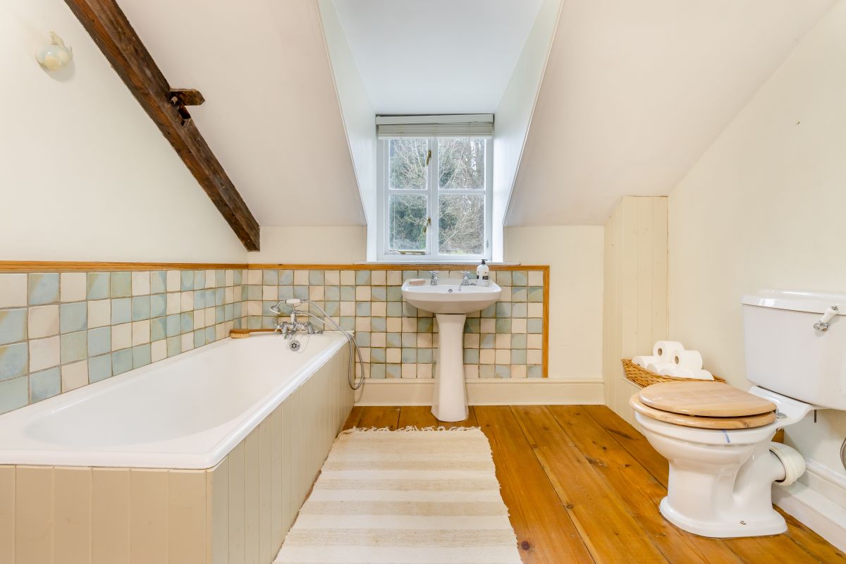 Castell Madoc Cottages, listing photograph 10