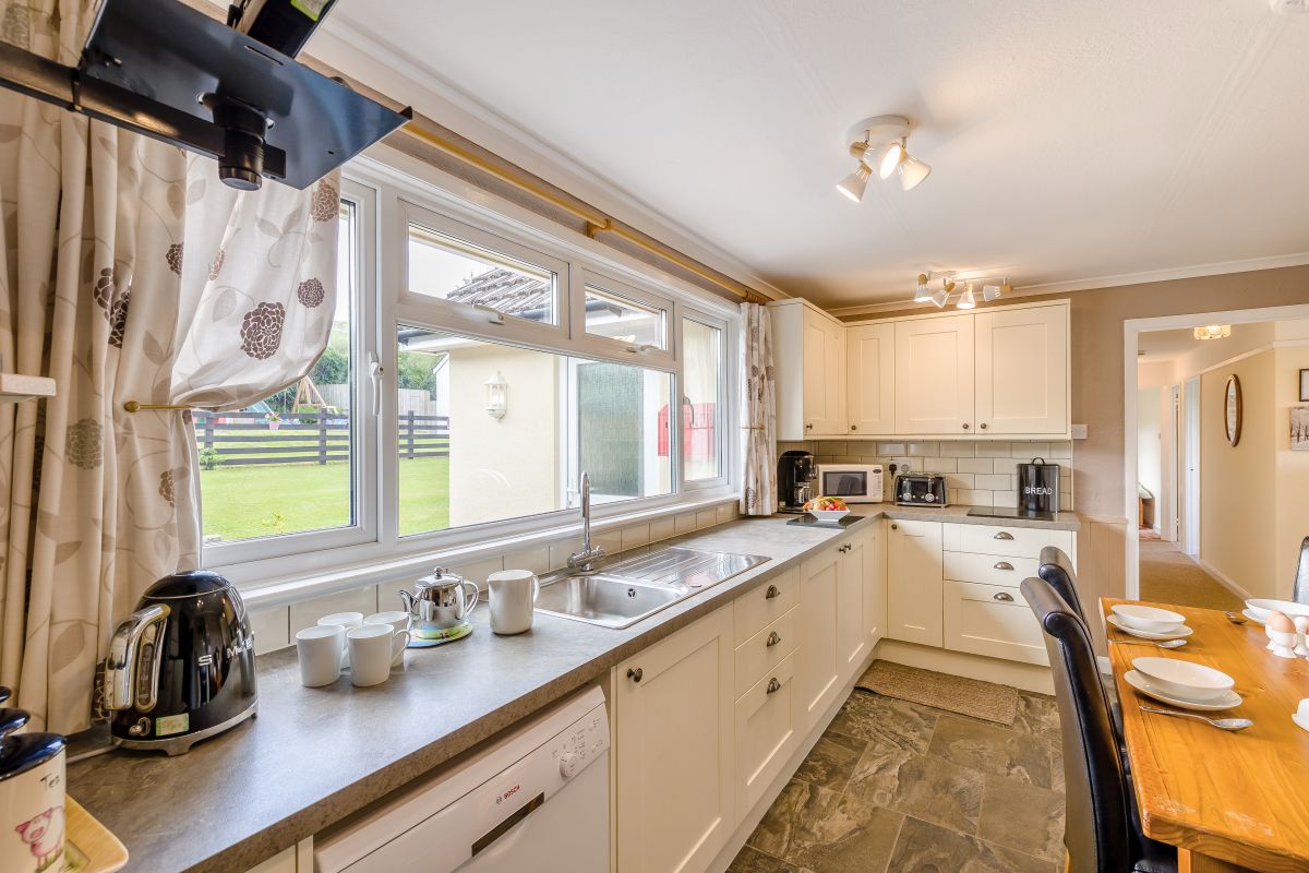 Anns Bungalow, listing photograph 11