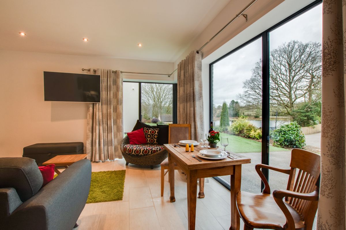 Twin Lakes Annexe, listing photograph 2