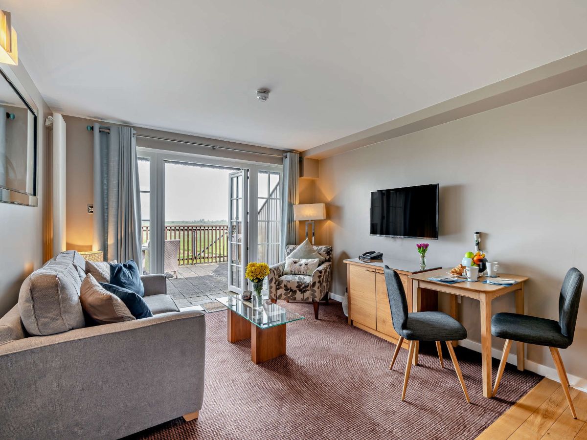 Garden View Suite, listing photograph 2