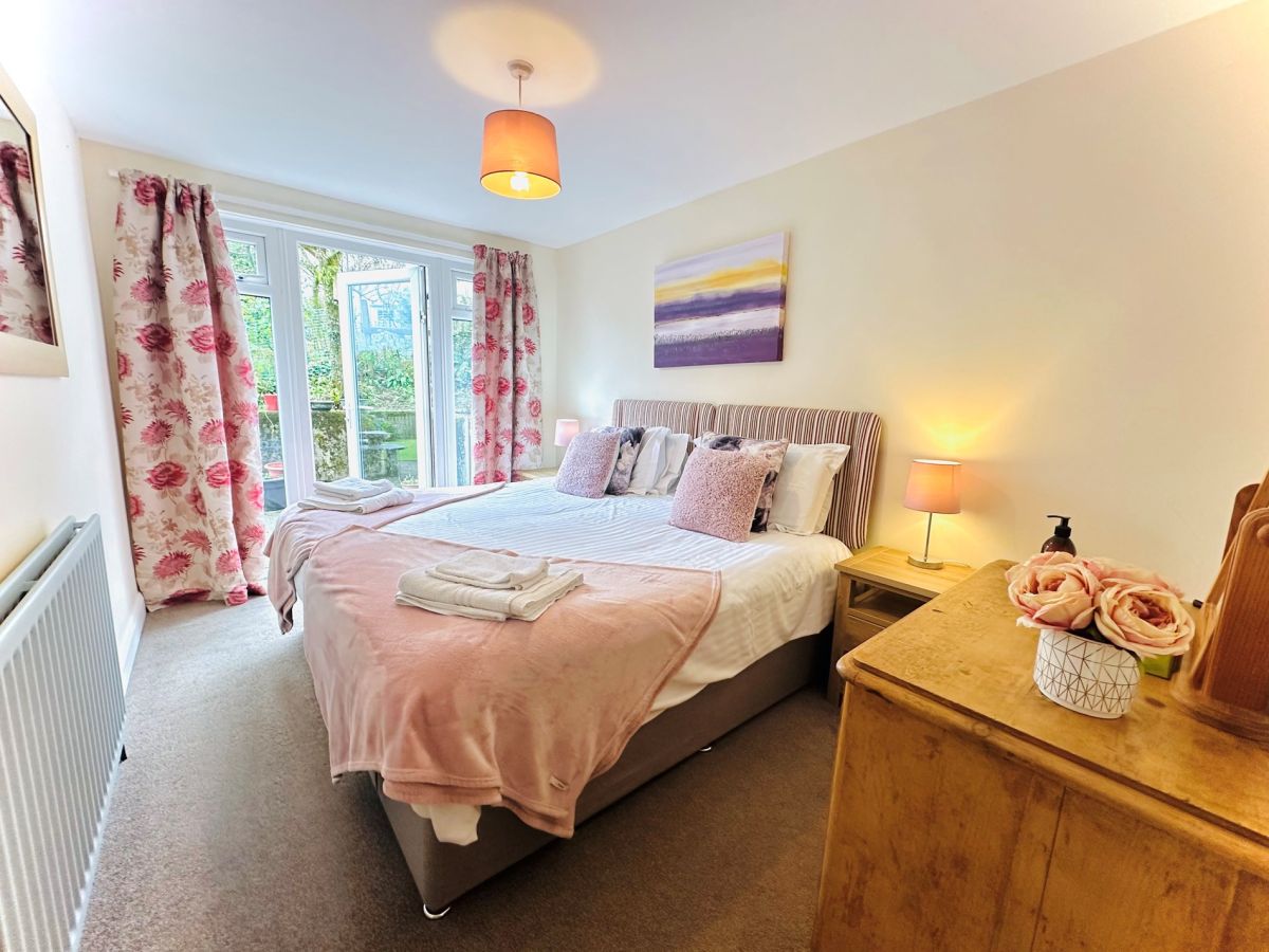 Woody's Nook, listing photograph 5