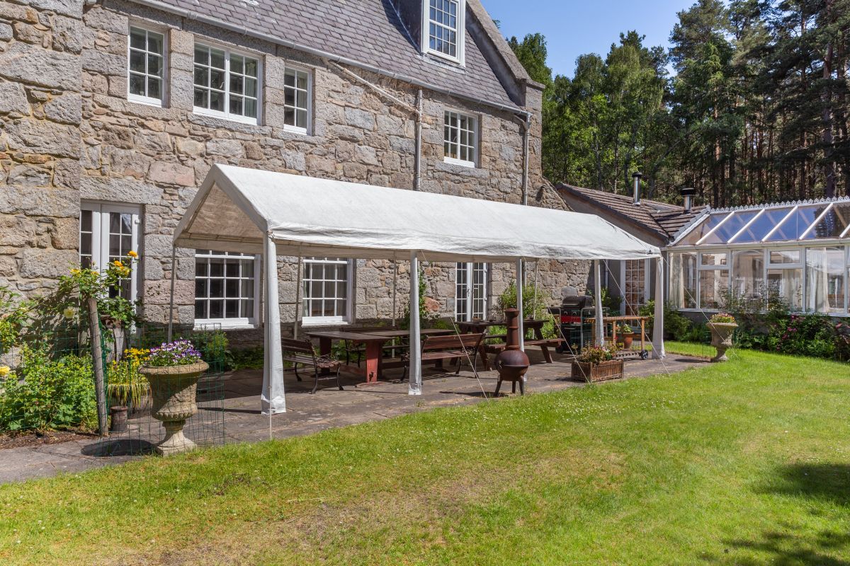 The Grey House, listing photograph 4
