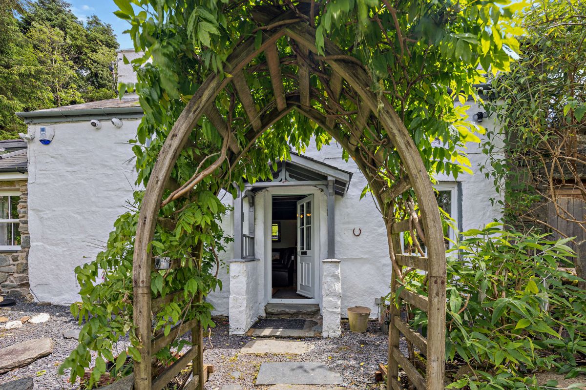 The Mountains House, listing photograph 10