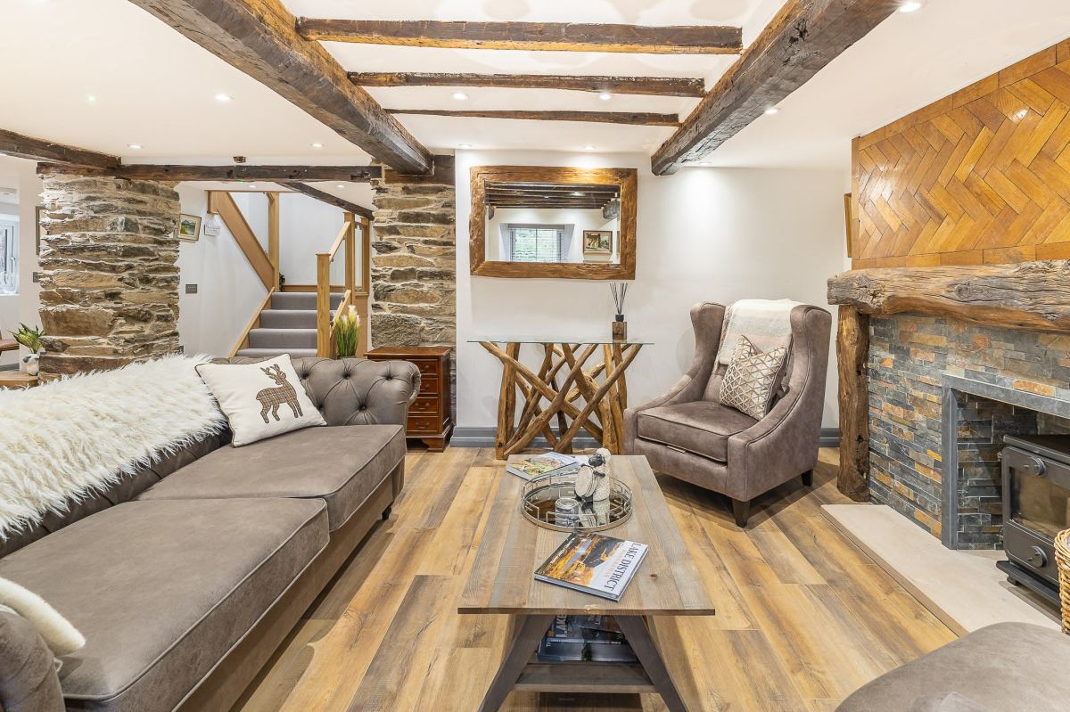 Low House, listing photograph 6