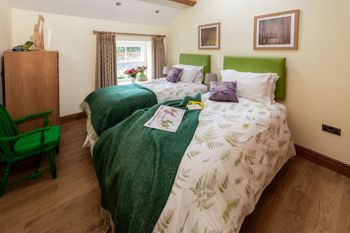 Frog House, listing photograph 8