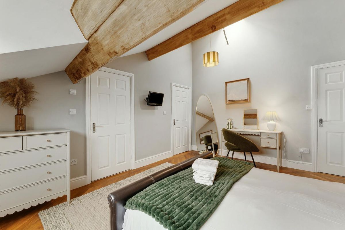 Windermere Loft, listing photograph 10