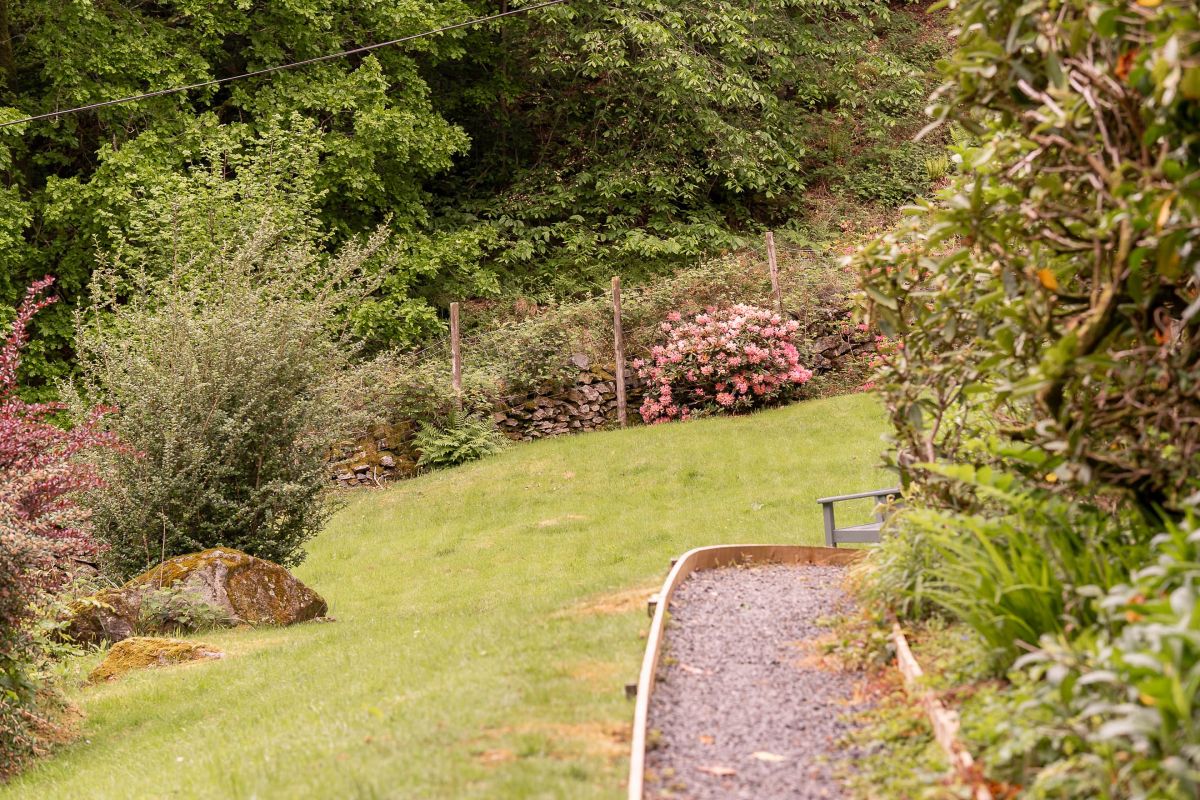 The Courtyard, listing photograph 5