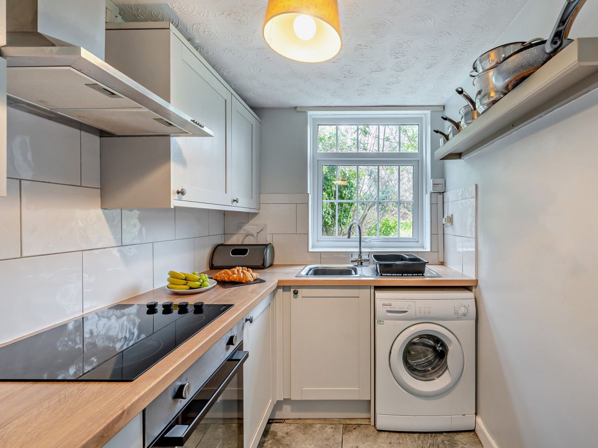 Boat Cottage - Llangynidr, listing photograph 10