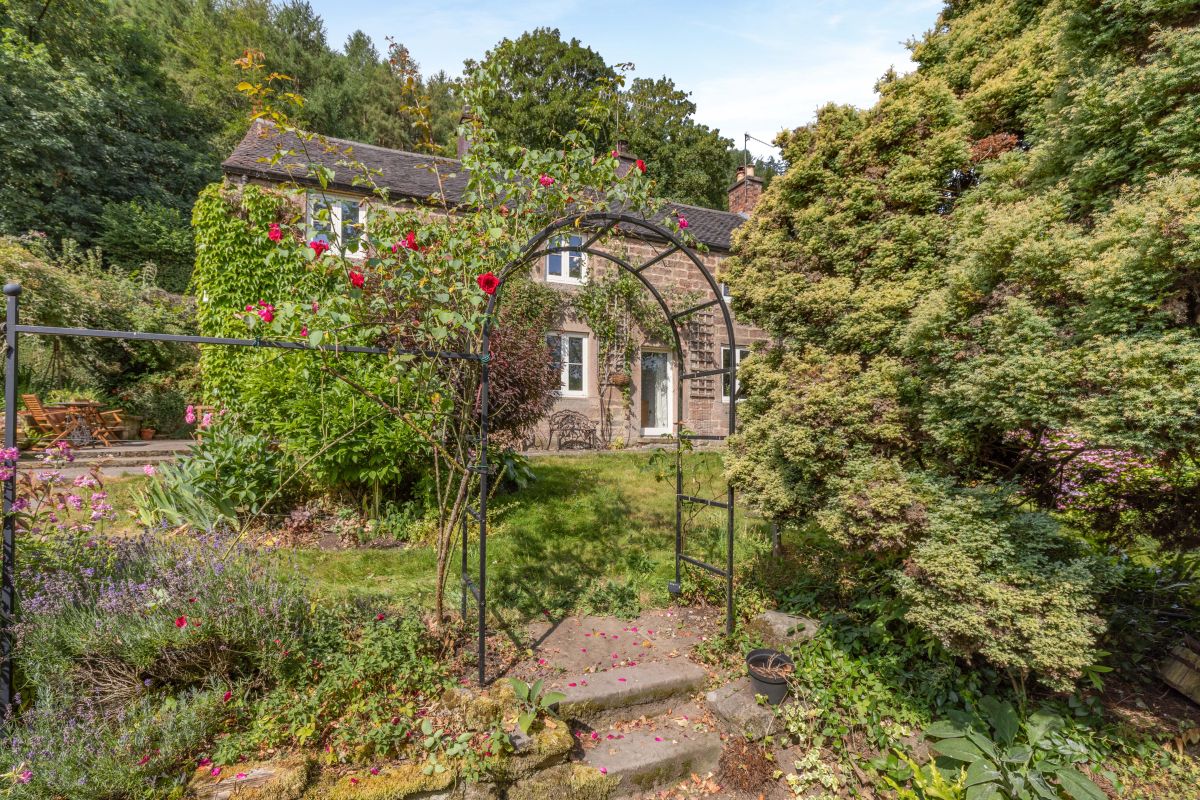 Canalside Cottage