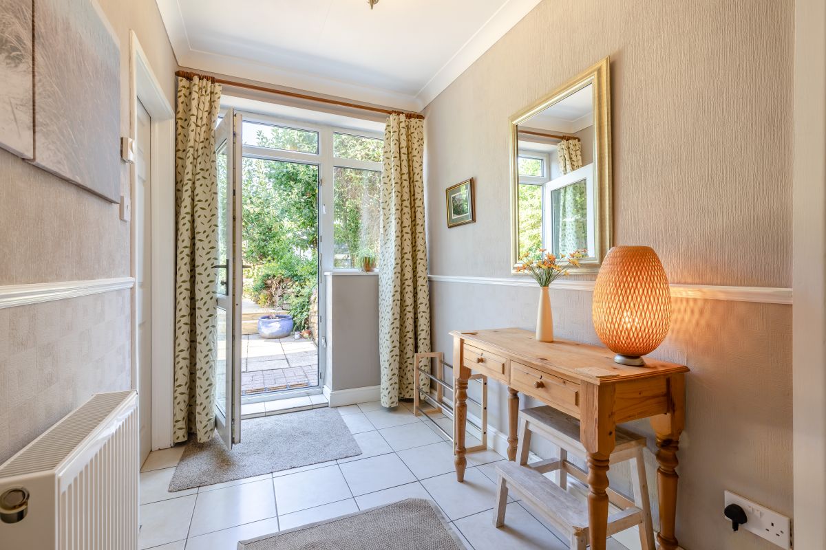 Wisteria Corner, listing photograph 11