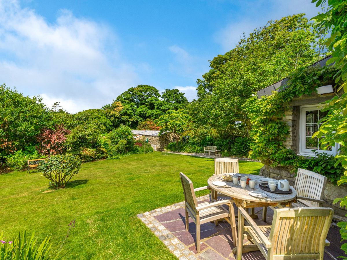Holly Tree House - Ty'r Celyn, listing photograph 2