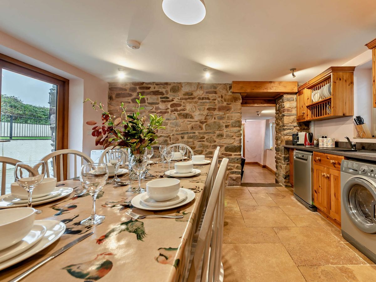 Rhiannydd's Barn, listing photograph 7