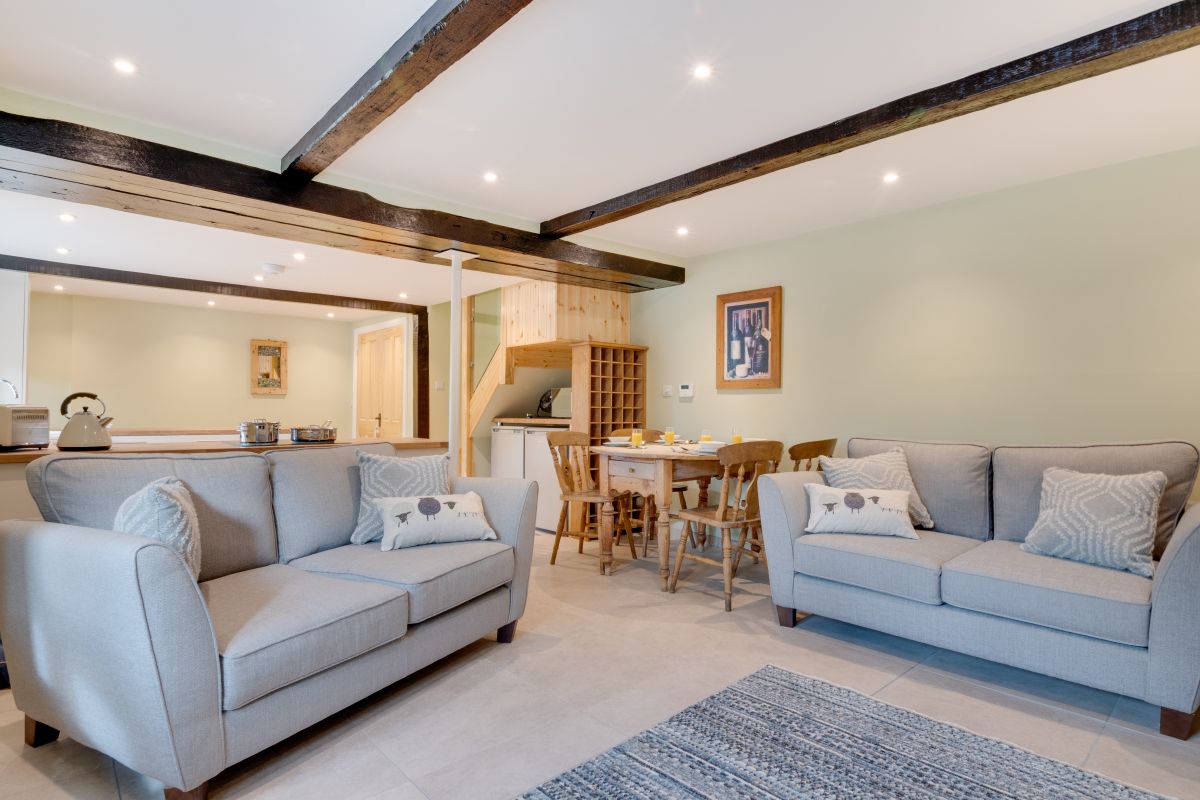 3 Ivy Terrace, listing photograph 3