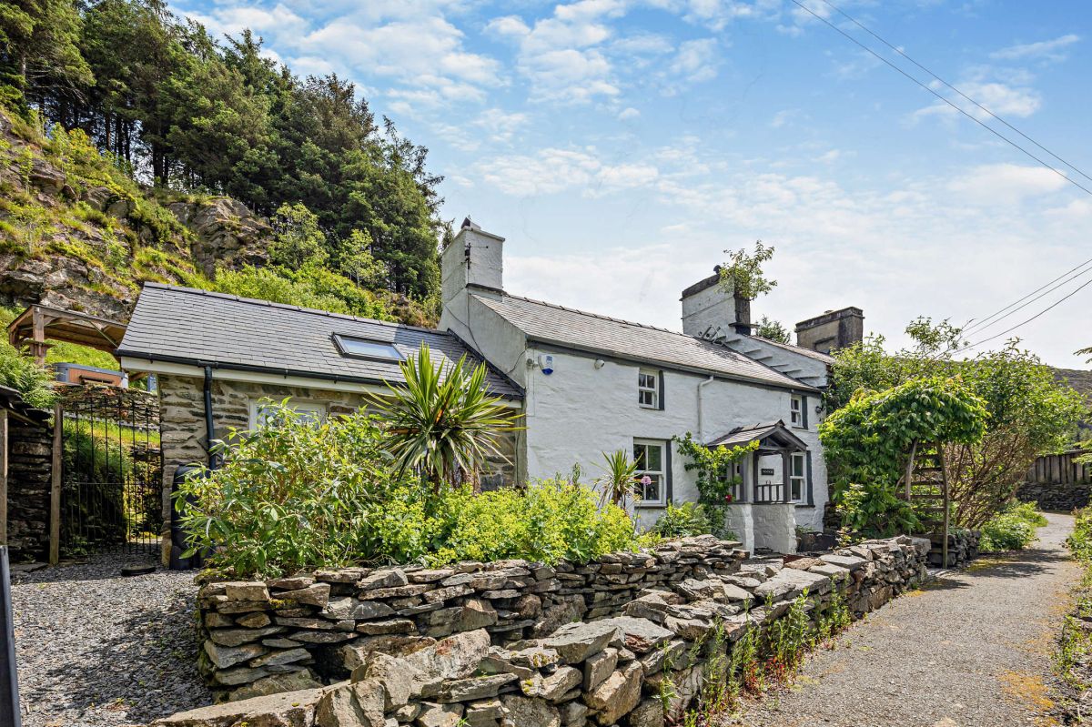 The Mountains House, listing photograph 9