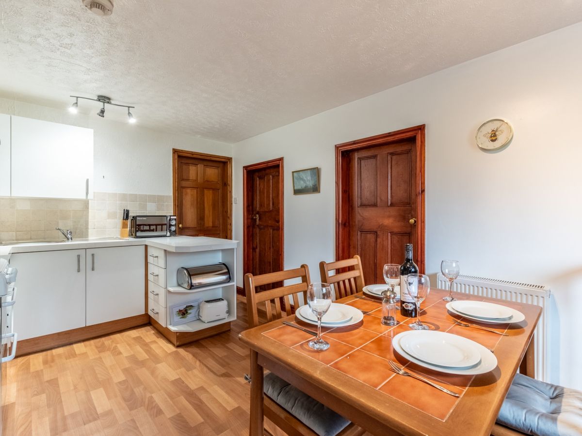 Kinder Cottage, listing photograph 5