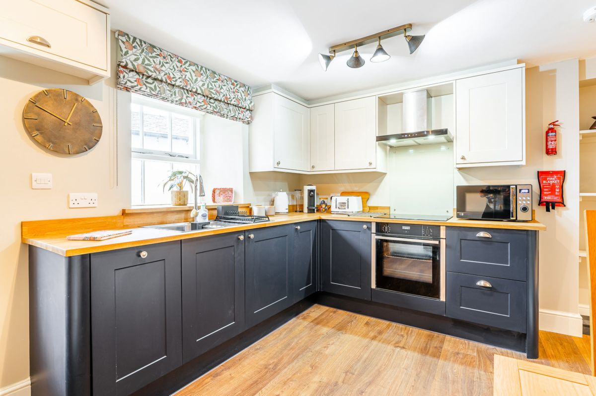 Dell Cottage, listing photograph 12