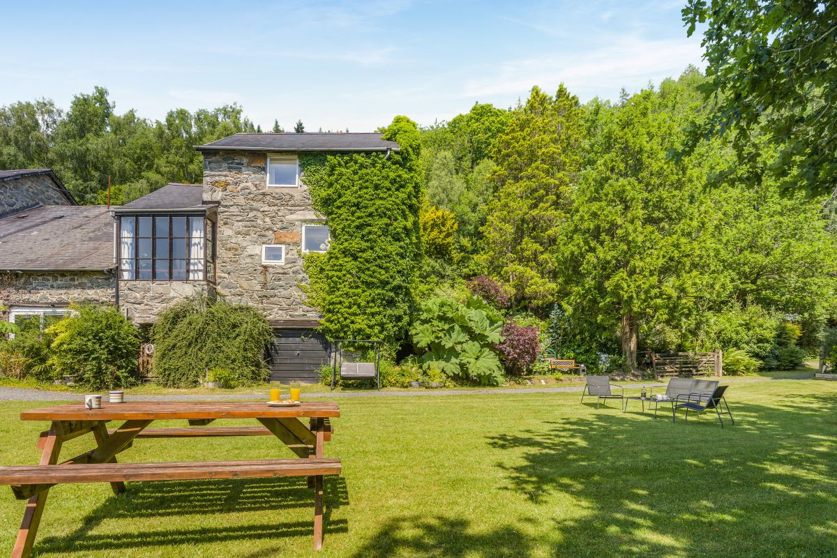 Sounds of the Brook - Llanelltyd, listing photograph 4