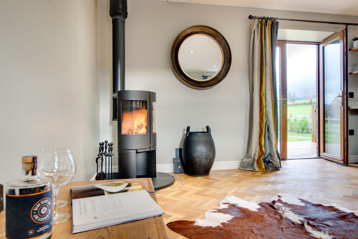 Cwrt y Llyn, listing photograph 8