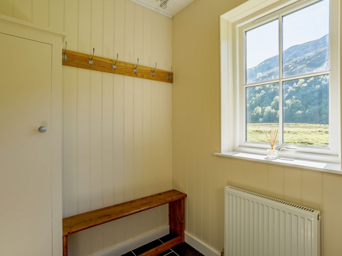 Professor's Cottage - Highlands, listing photograph 4