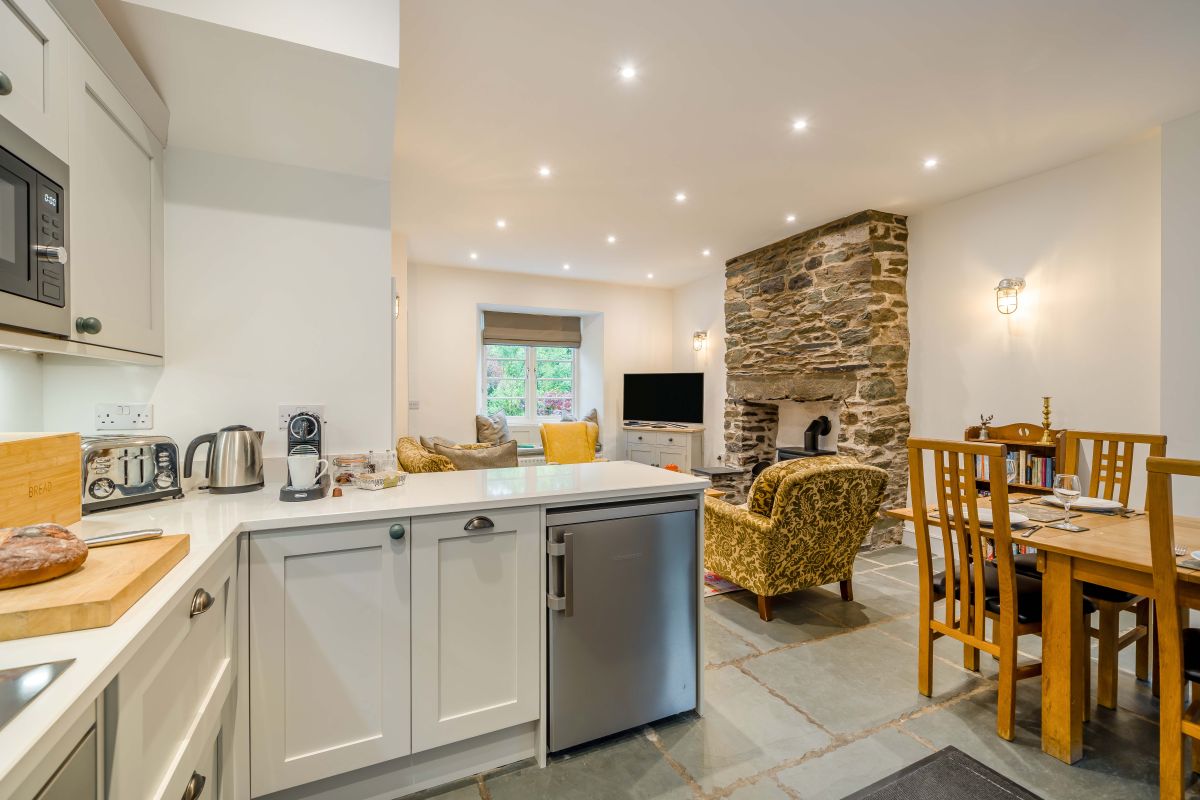 Riverside House, listing photograph 9