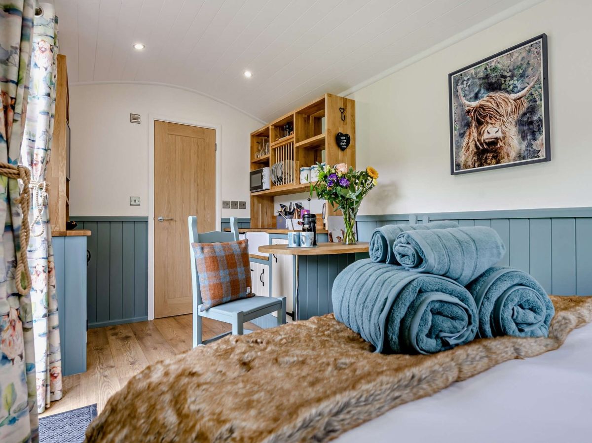 The Highland Hideaway Shepherd Hut, listing photograph 10