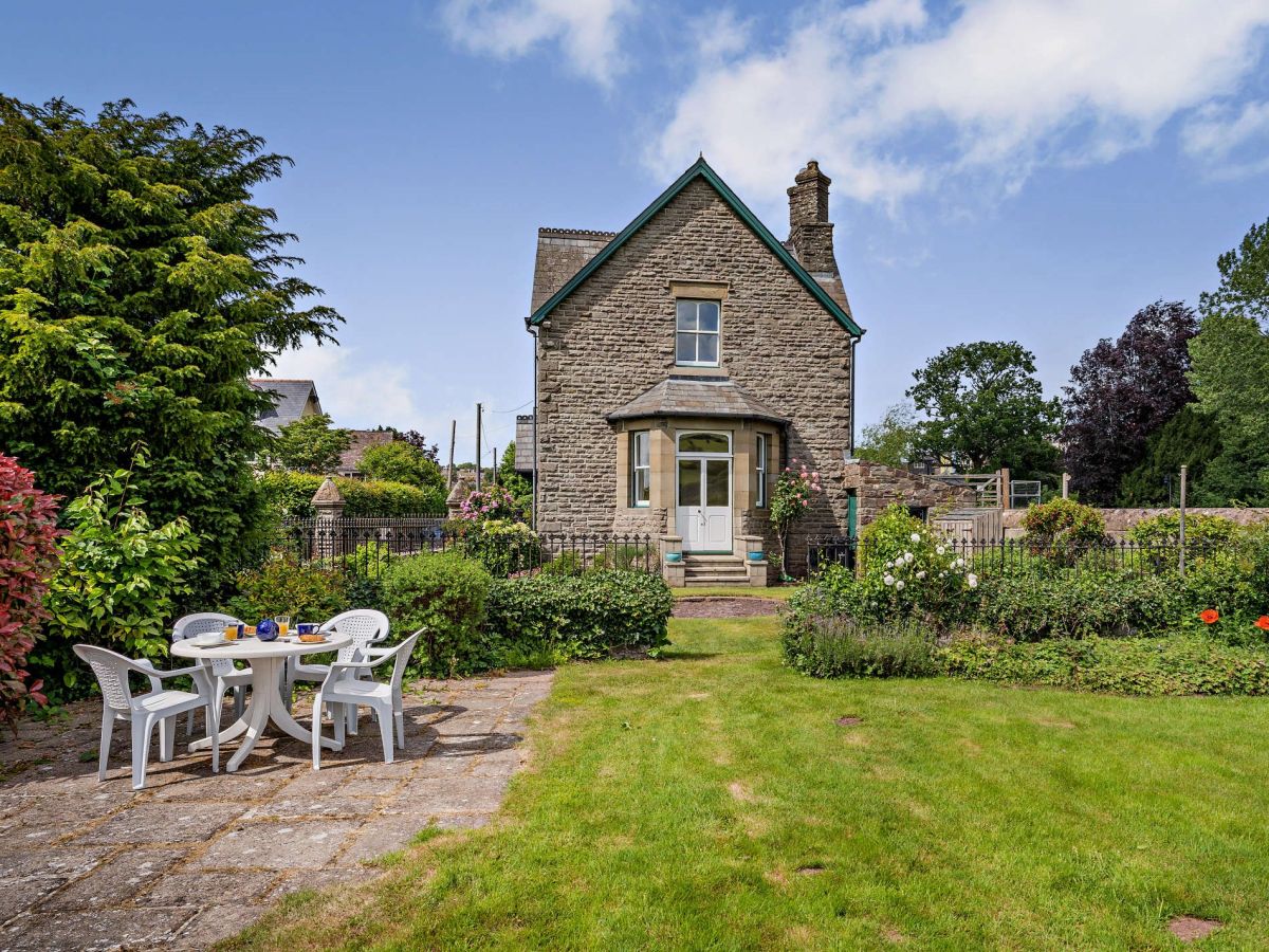 Dinas Lodge
