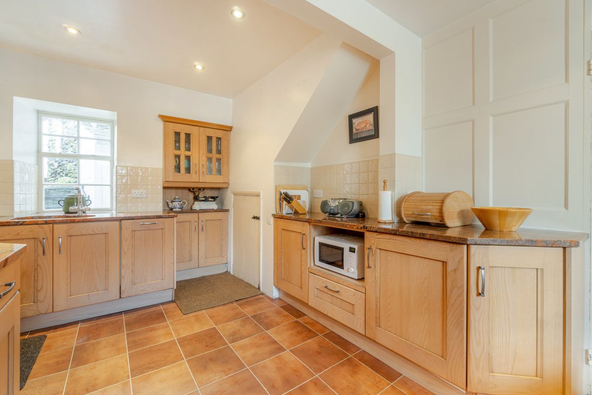 Hillside Cottage, listing photograph 2