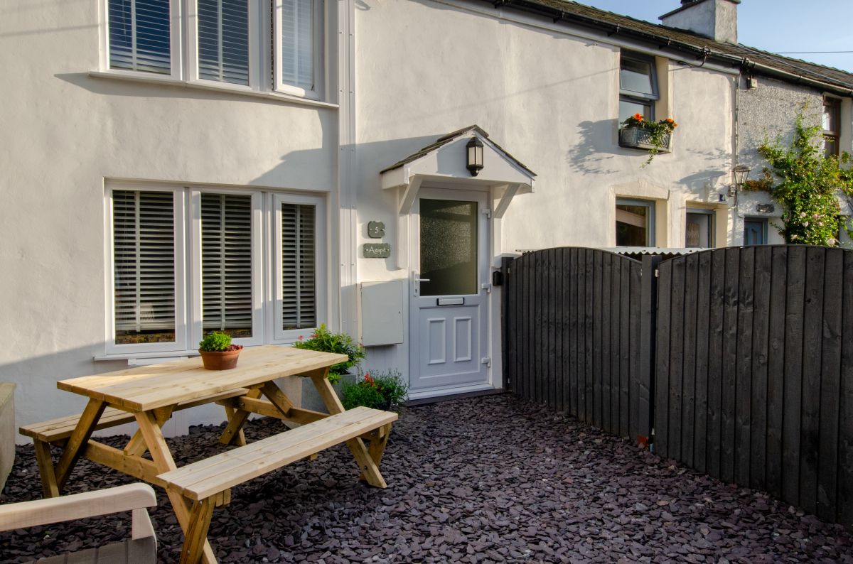 Agape Cottage, listing photograph 2