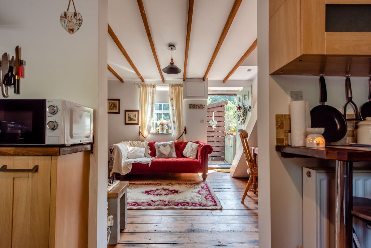 Smokey's Cottage, listing photograph 8