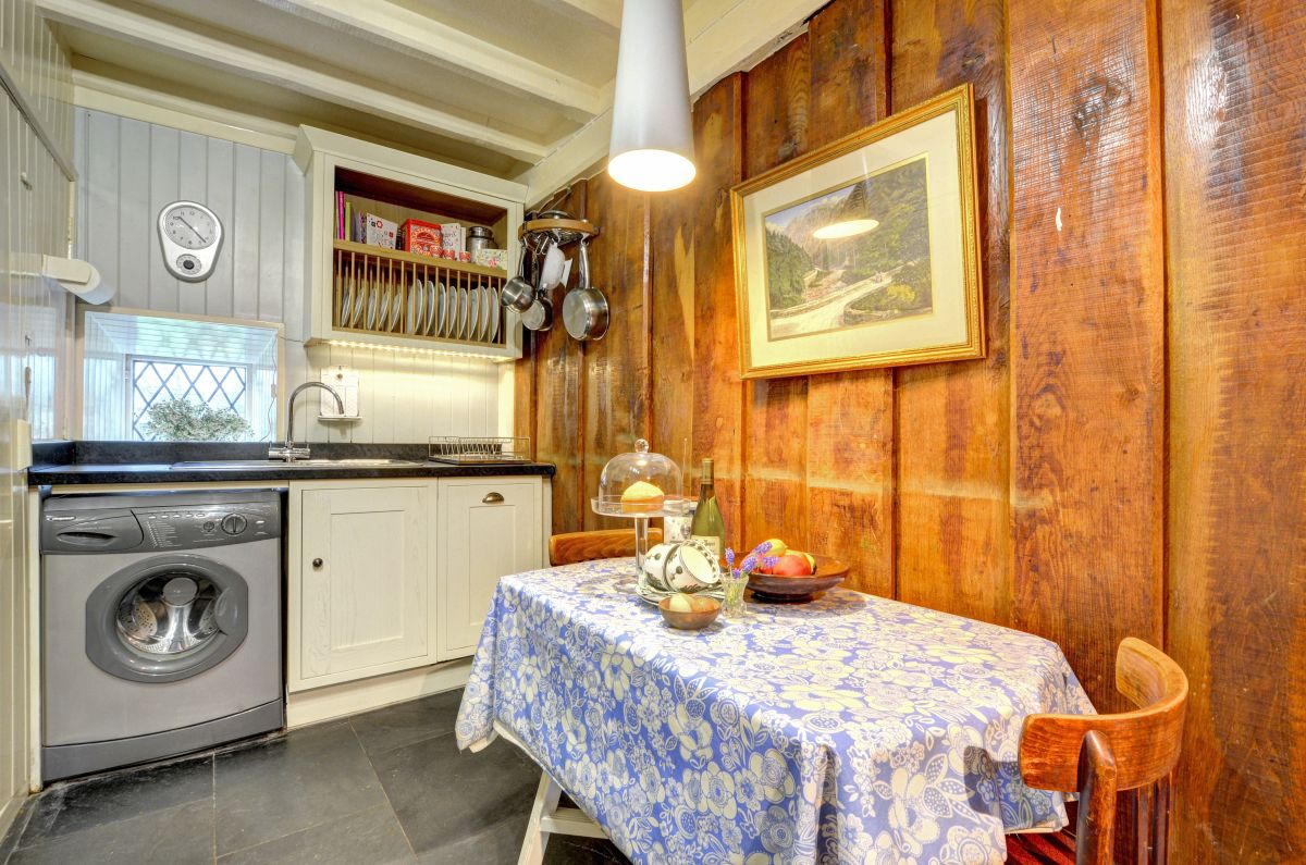 Ty Uchaf, listing photograph 5