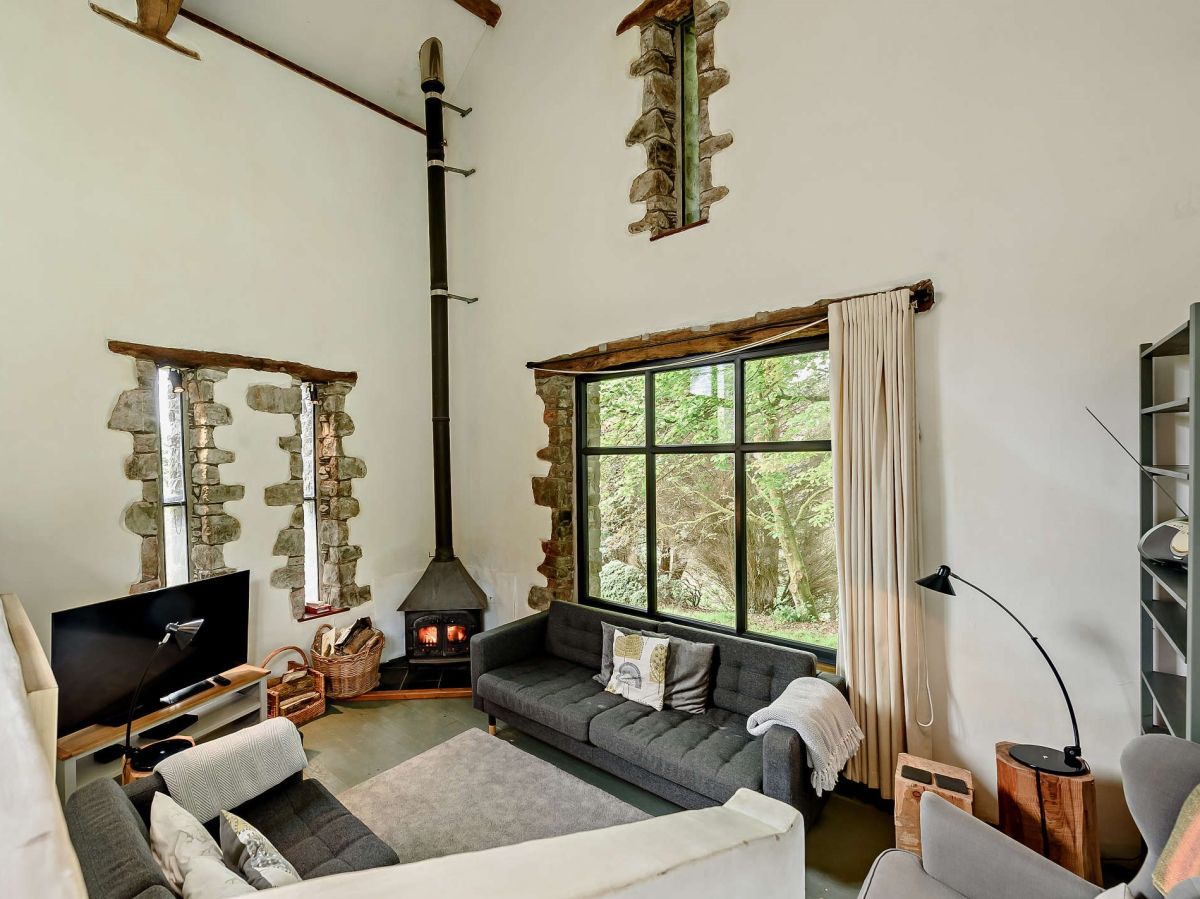 Clear Water Barn, listing photograph 9