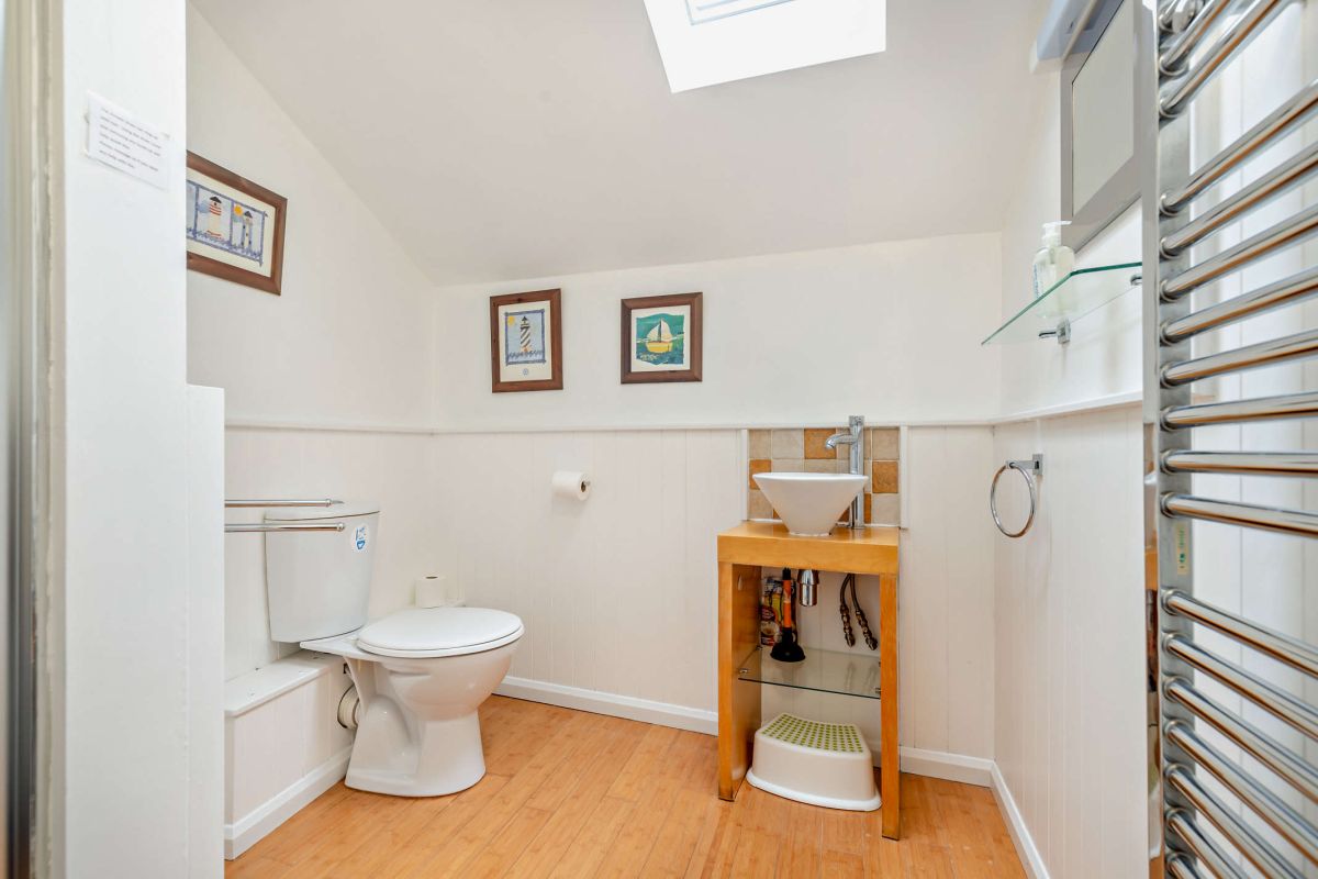 Markeygate Cottage, listing photograph 11