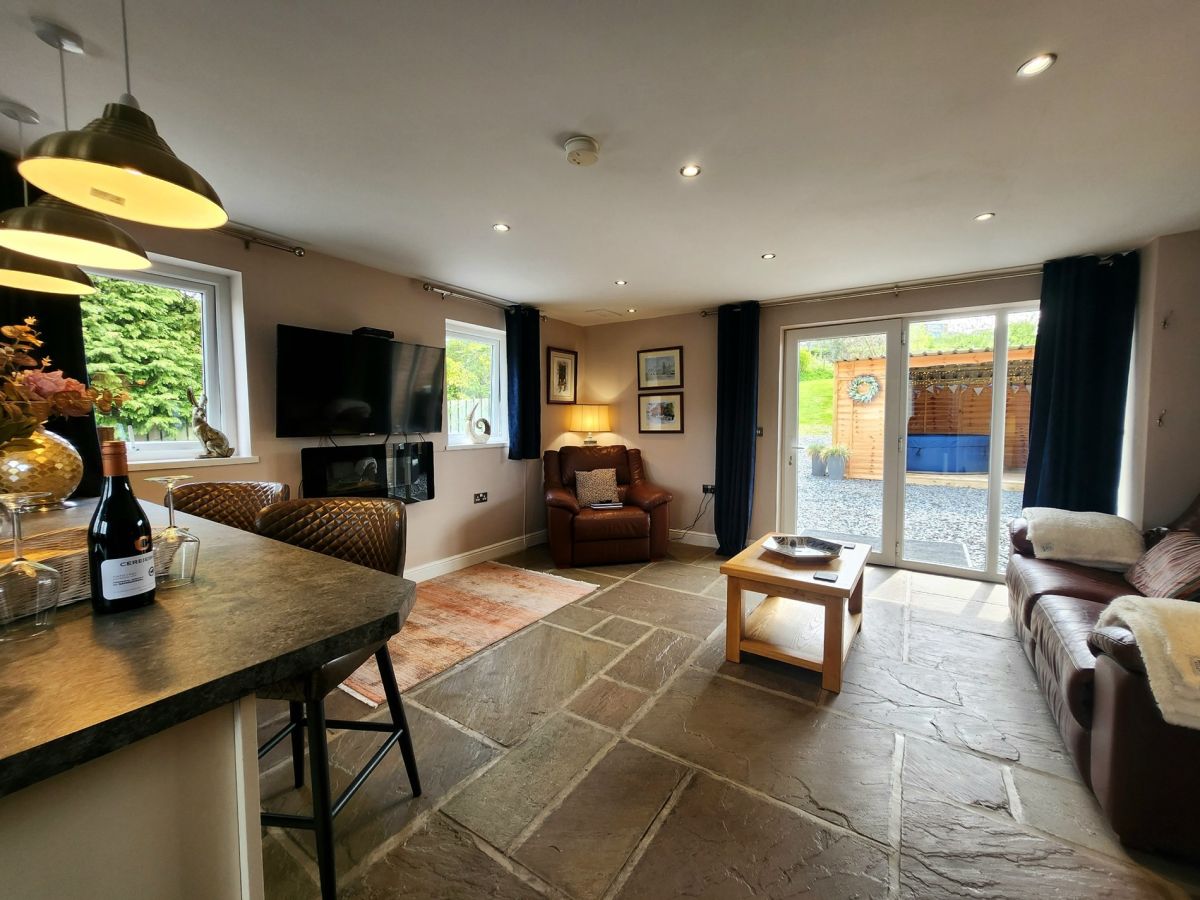 Bobby Lott Hall Cottage, listing photograph 2