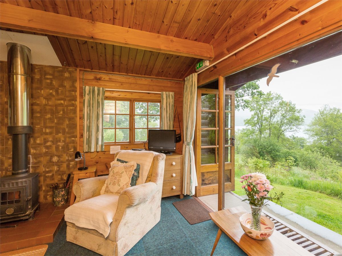 The Log Cabin, listing photograph 6