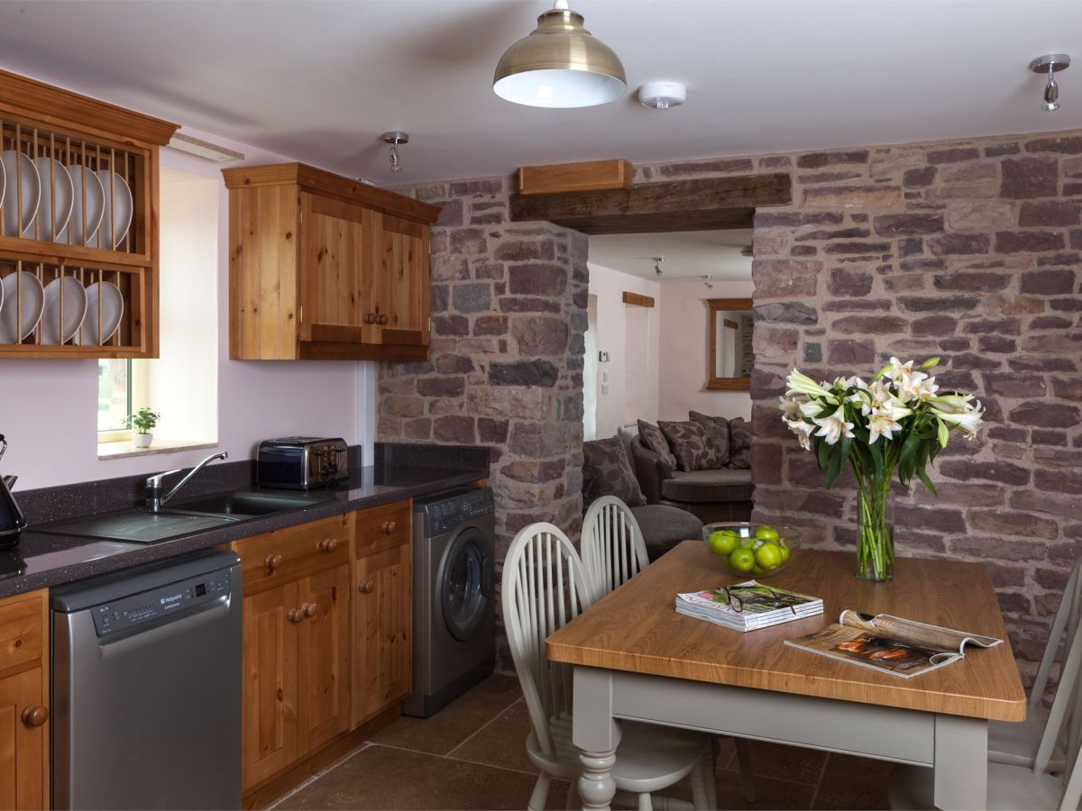 Rhiannydd's Stable, listing photograph 5