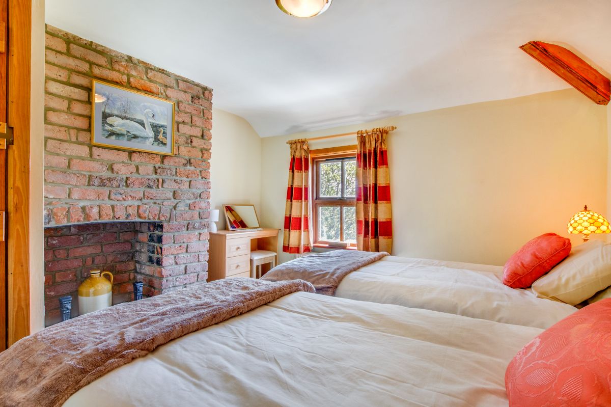 The Lodge, listing photograph 12