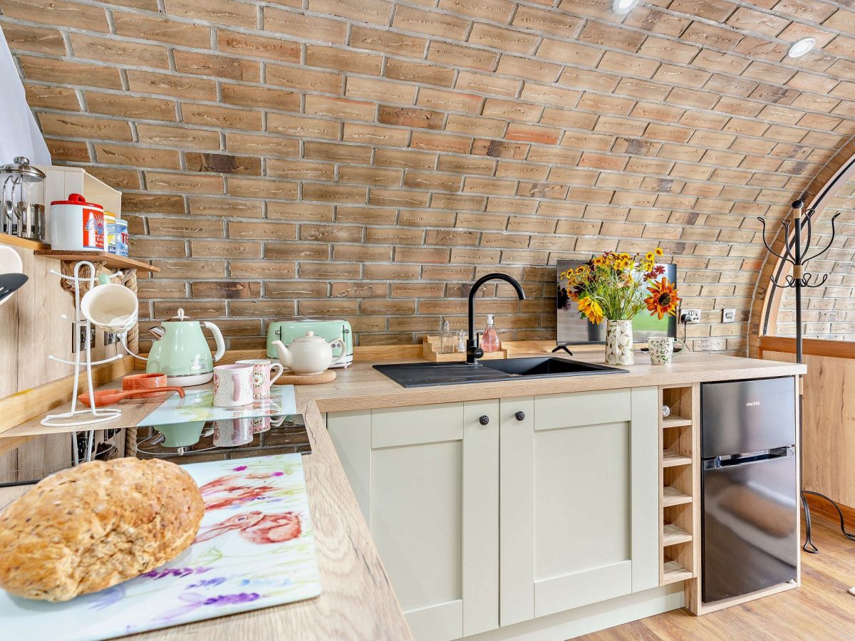Peregrine's Nook, listing photograph 11