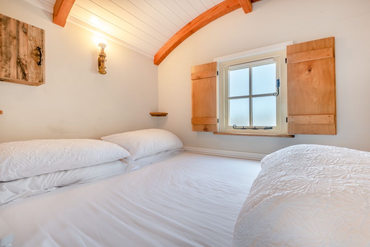 Maes Shepherds Hut, listing photograph 9